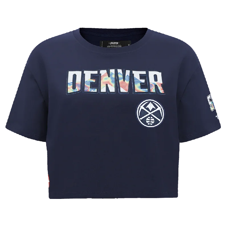 NBA DENVER NUGGETS CITY EDITION 24-25 WOMEN'S SJ BOXY TEE (MIDNIGHT NAVY) Nylon Fabric Polyester Fabric Spandex Fabric NBA DENVER NUGGETS CITY EDITION 24-25 WOMEN'S SJ BOXY TEE (MIDNIGHT NAVY) Nylon Fabric Polyester Fabric Spandex Fabric