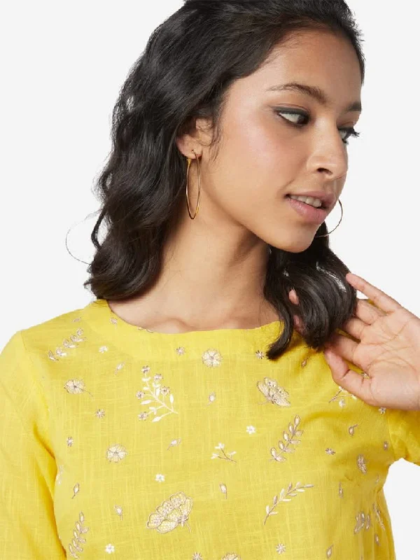Bombay Paisley Yellow Printed Ethnic Crop Top Front Pockets Side Pockets Patch Pockets Bombay Paisley Yellow Printed Ethnic Crop Top Front Pockets Side Pockets Patch Pockets
